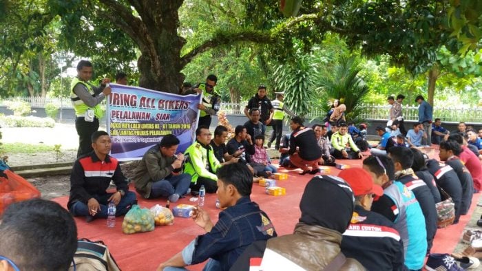 Kapolres Pelalawan Setelah sampai Di Kab.Siak Melakukan Dialog dengan Jajaran Polres Pelalawan dan siak beserta Club Motor