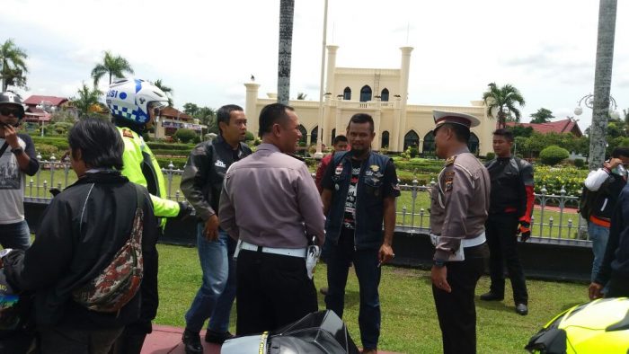 Kapolres Pelalawan Setelah sampai Di Kab.Siak Melakukan Dialog dengan Jajaran Polres Pelalawan dan siak beserta Club Motor