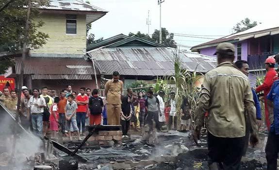 Akibat kebakaran, rumah Kada Ramon di Desa Sejangat, Kecamatan Bukit Batu, Kabupaten Bengkalis, rata dengan tanah. (KRN 18)