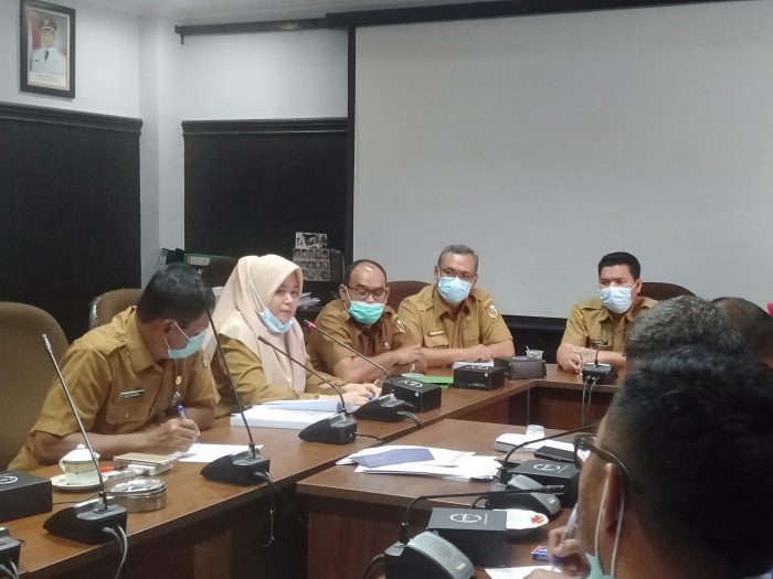 Pihak DLHK Pekanbaru yang menghadiri hearing