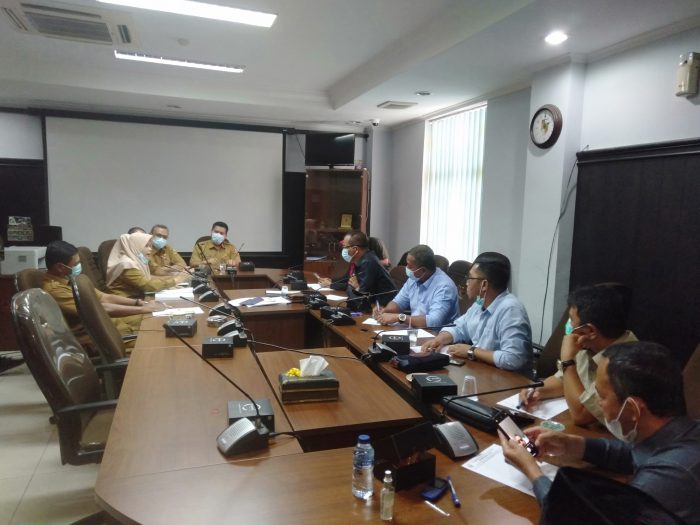 Suasana Hearing Komisi IV bersama DLHK Pekanbaru