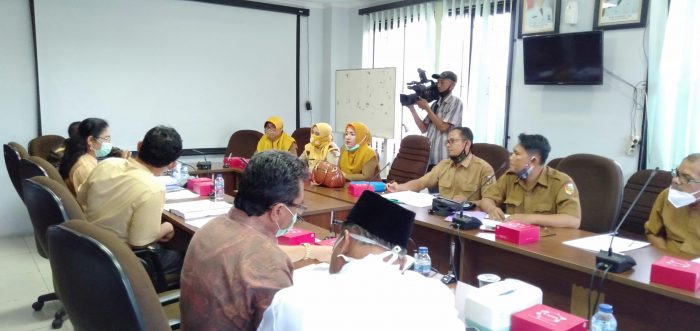 Suasana hearing Komisi III Bersama guru bantu