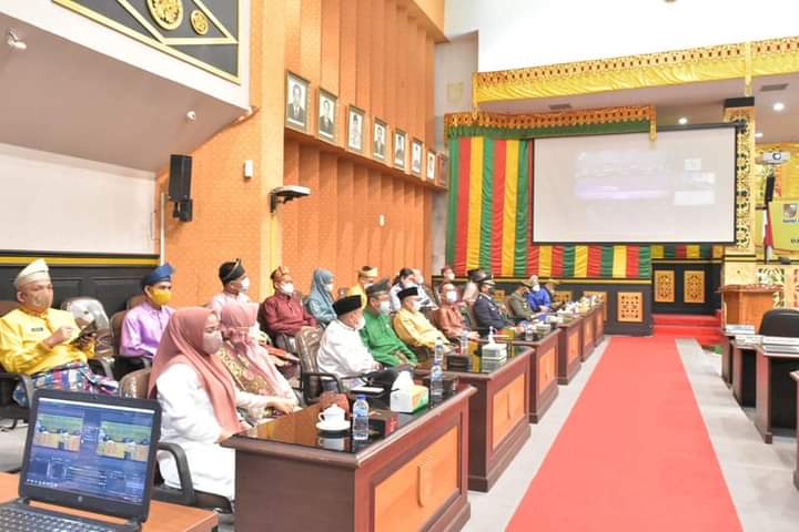 Para undangan yang menghadiri paripurna hut Pekanbaru