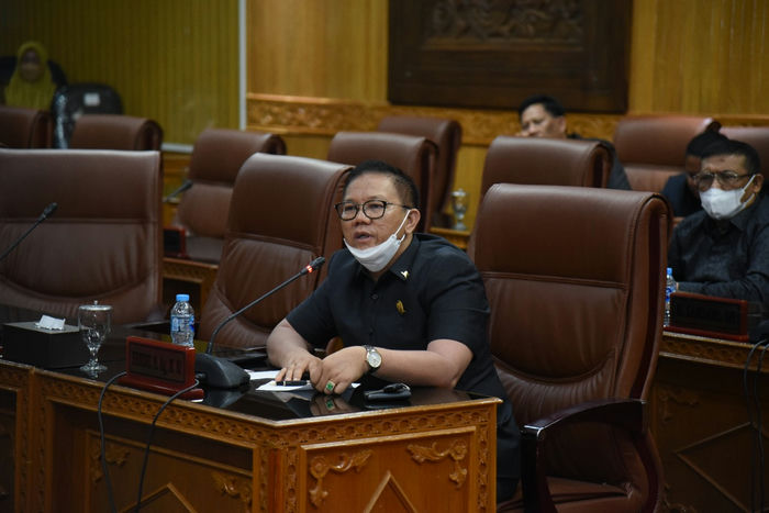 Anggota DPRD Bengkalis Hendri menyampaikan Pendapat