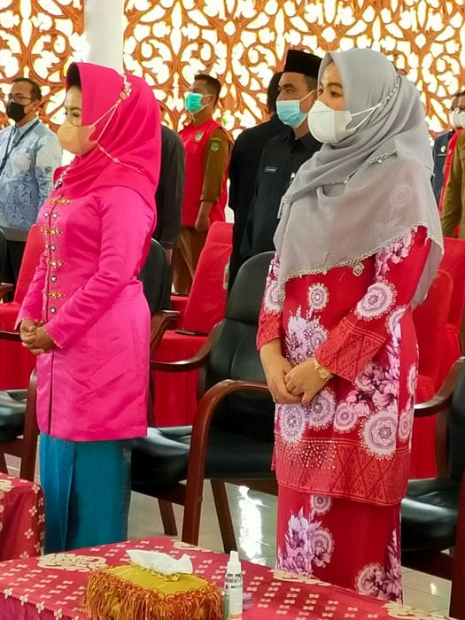 Istri Bupati Sukiman ibu Peni Herawati menghadiri acara Pelantikan