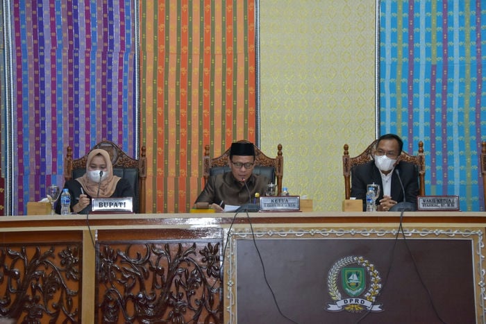 Ketua DPRD Bengkalis H Khairul Umam Memimpin Rapat Paripurna