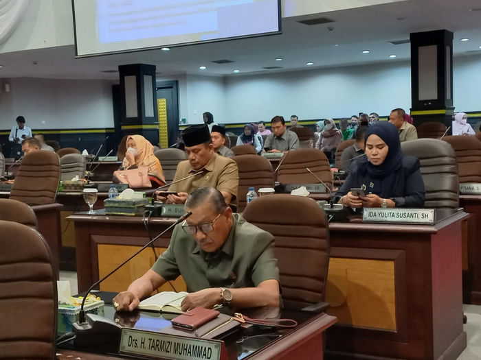 Anggota DPRD yang hadir saat paripurna penyampaian Rancangan Peraturan Daerah (Ranperda) tentang Pertanggungjawaban Pelaksanaan APBD 2021