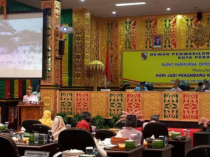 Suasana rapat paripurna Hut Pekanbaru saat Pj walikota Pekanbaru Muflihun memberi kata sambutan