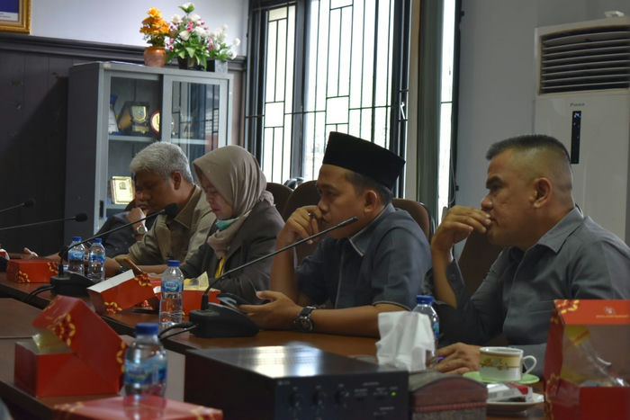 Anggota dewan yang hadir saat rapat hearing