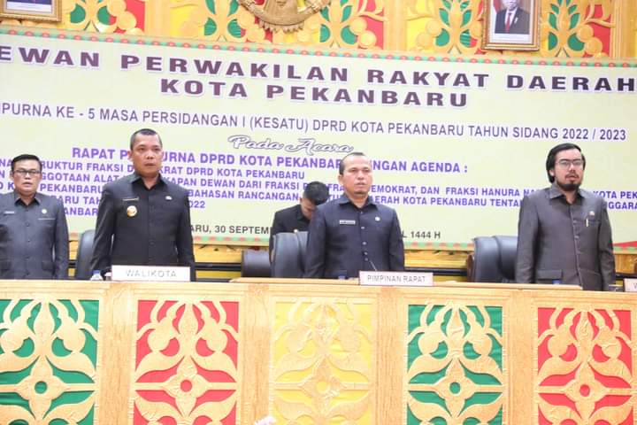 Rapat paripurna ke 5 masa sidang kesatu tahun 20222023 ini dipimpin langsung oleh Ketua DPRD Pekanbaru Muhammad Sabarudi ST didampingi Wakil Ketua DPRD Pekanbaru lainnya