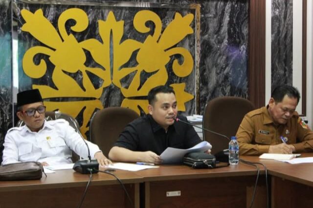 Pihak komisi II yang hadir saat rapat