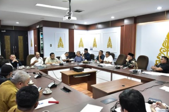 suasana rapat hearing