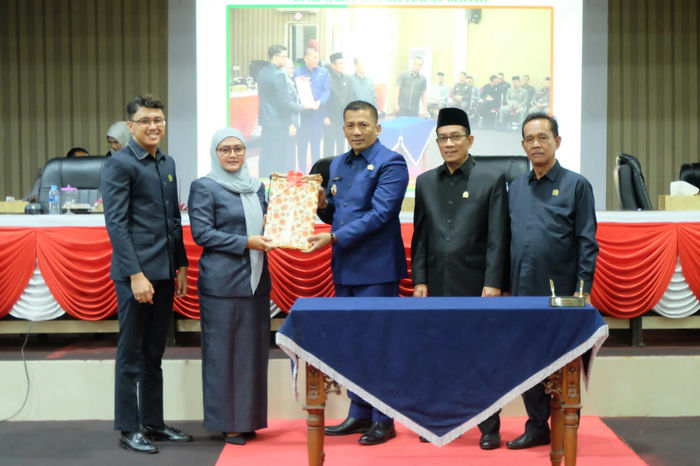 DPRD Kepulauan Meranti Sahkan Perubahan Perda Tentang BUMD PT Bumi Meranti