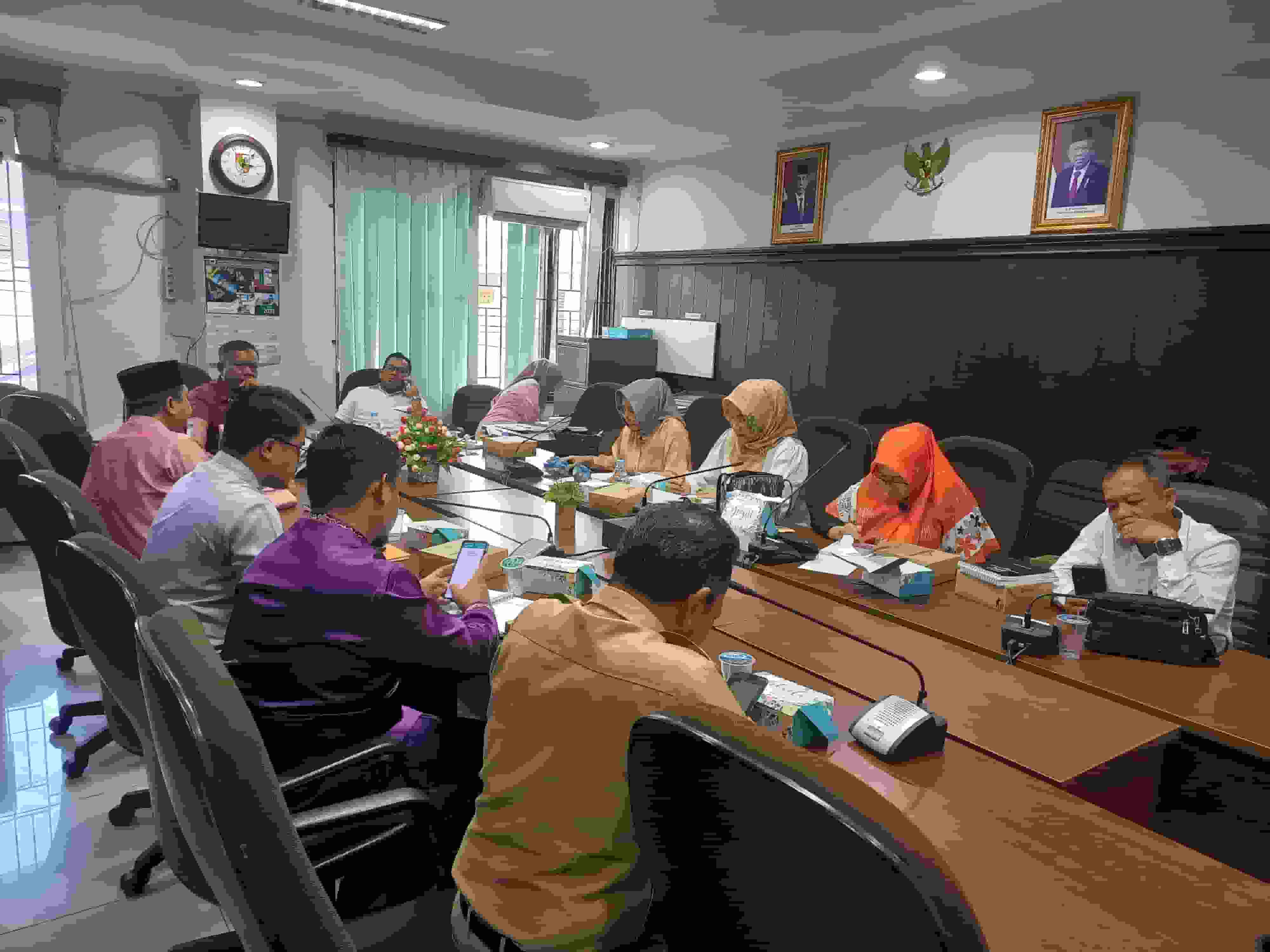 Suasana hearing Komisi II bersama Disperindag kota Pekanbaru