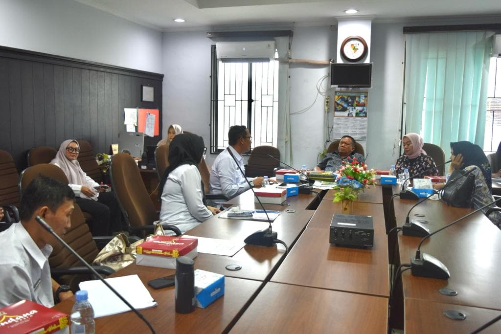 Foto 2: Suasana rapat hearing saat berlangsung