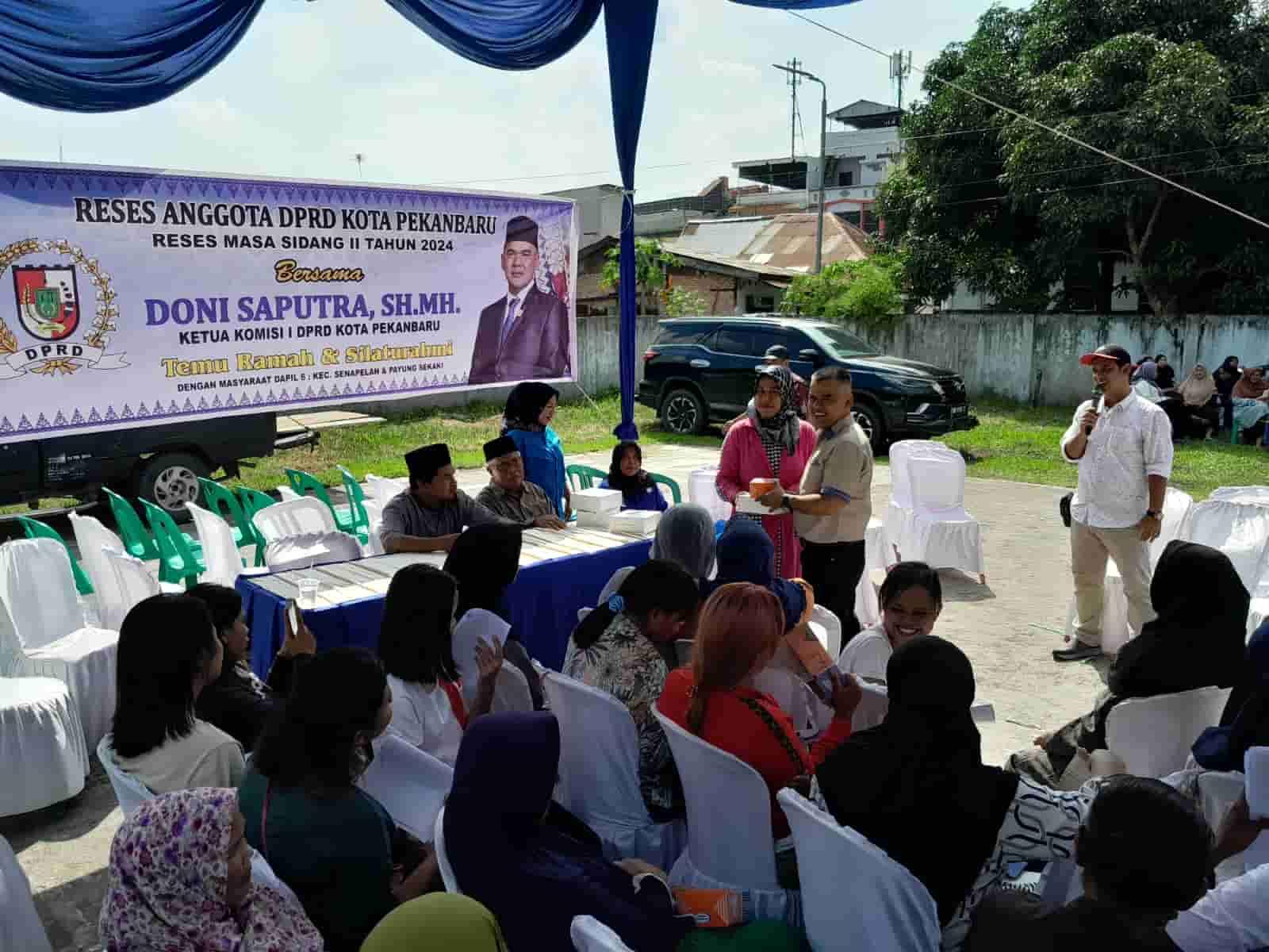 Masyarakat yang antusias hadir