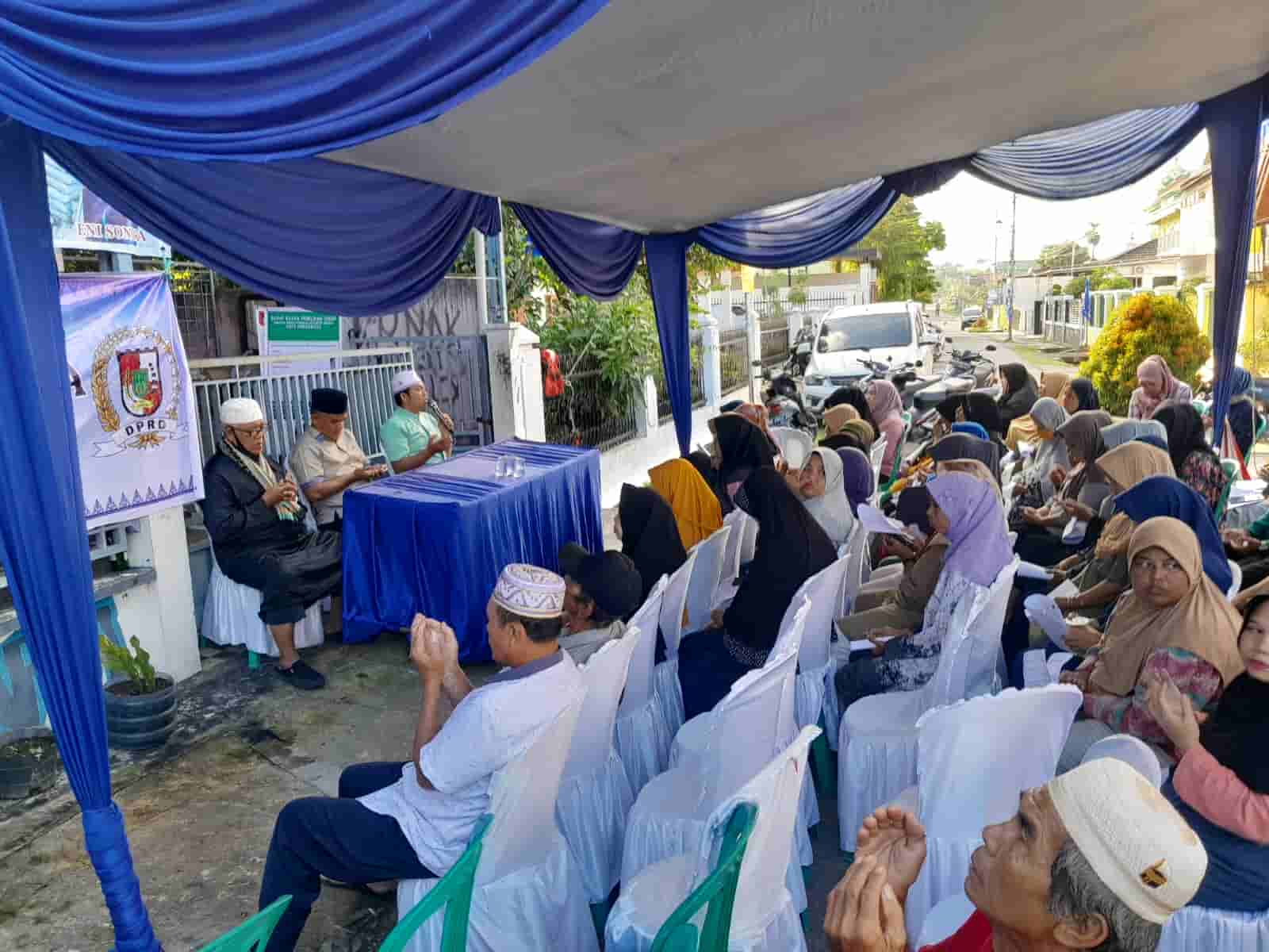 Suasana pembacaan doa sebelum dimulainya kegiatan